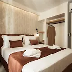 Théros Urban Retreats *
