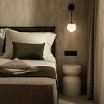 Théros Urban Retreats *
