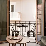 Théros Urban Retreats *