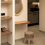 Théros Urban Retreats