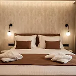 Théros Urban Retreats