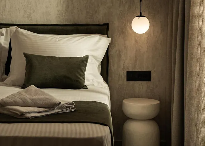 Theros Urban Retreats *